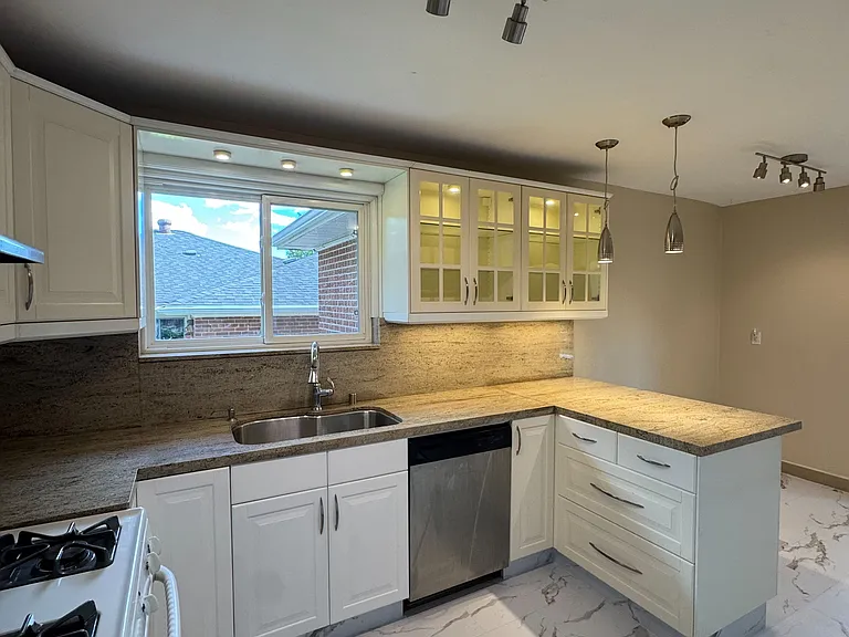 45 Sherwood Forest Dr — Photo 4