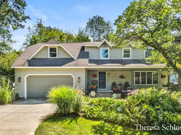 7976 Pine Edge Ct SE, Alto, MI 49302