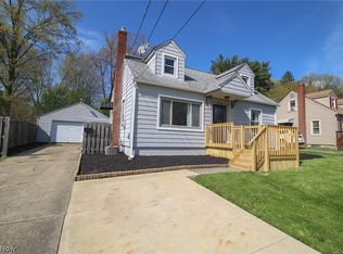 738 Nellbert Ln, Youngstown, OH