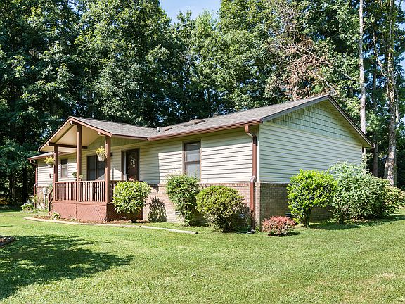 3rd image of 2 Sugarloaf Ln