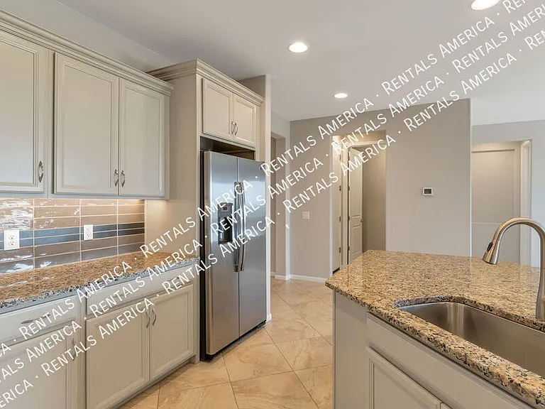 7631 W Laurel Ln — Photo 12