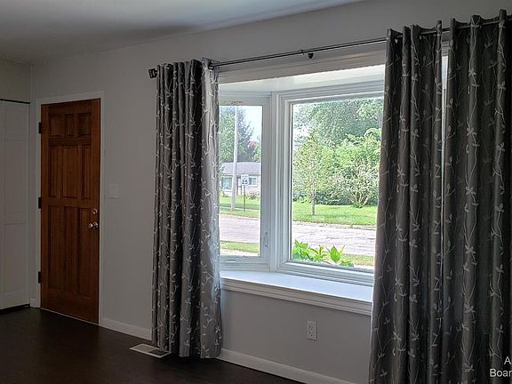 3rd image of 2418 Faye Dr