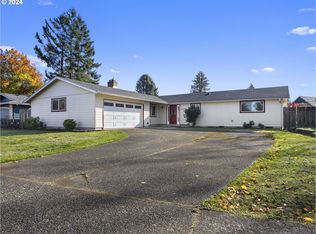 820 NE 22nd St, Gresham, OR 97030