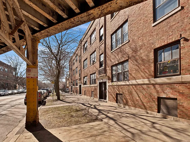 1605 W Fargo Ave — Photo 3