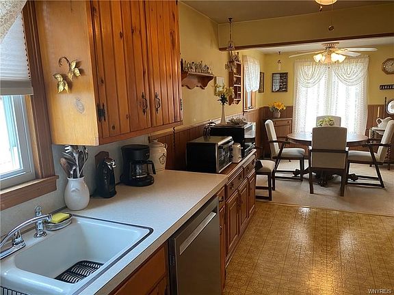 3rd image of 243 Pilgrim Rd