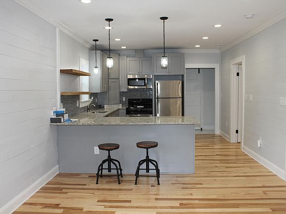 3rd image of 2713 Edmund St