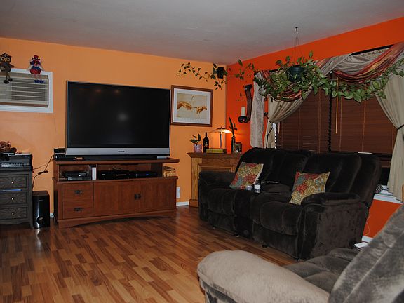 3rd image of 76 Smyrna Ave
