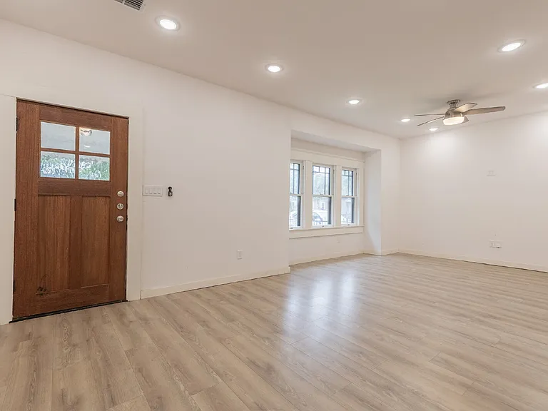 1010 Burnet St — Photo 5