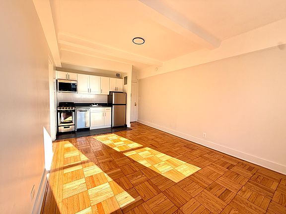 3rd image of 215 W 83rd St APT 9C