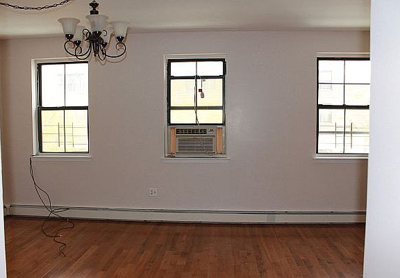 5th image of 446 Carlton Ave #2