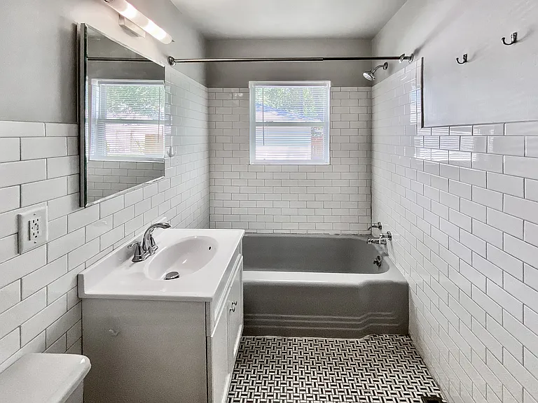 606 N Columbia Rd — Photo 6