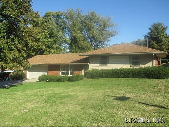 1100 Ostle Dr photo 1
