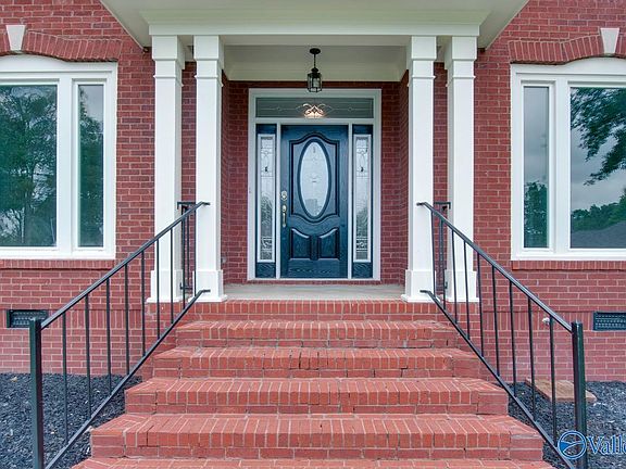 3rd image of 100 Portico Dr