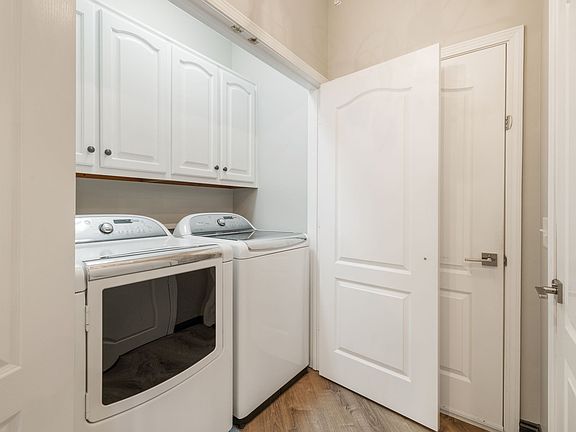 41st image of 442 Lakeview Cir
