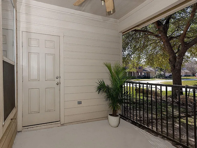 50 E Pipers Green St — Photo 19