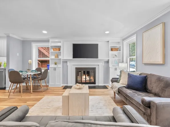 17 Henley St APT B, Charlestown, MA 02129