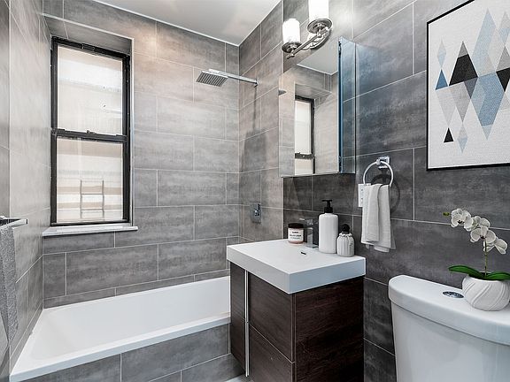 5th image of 921 Washington Ave #837
