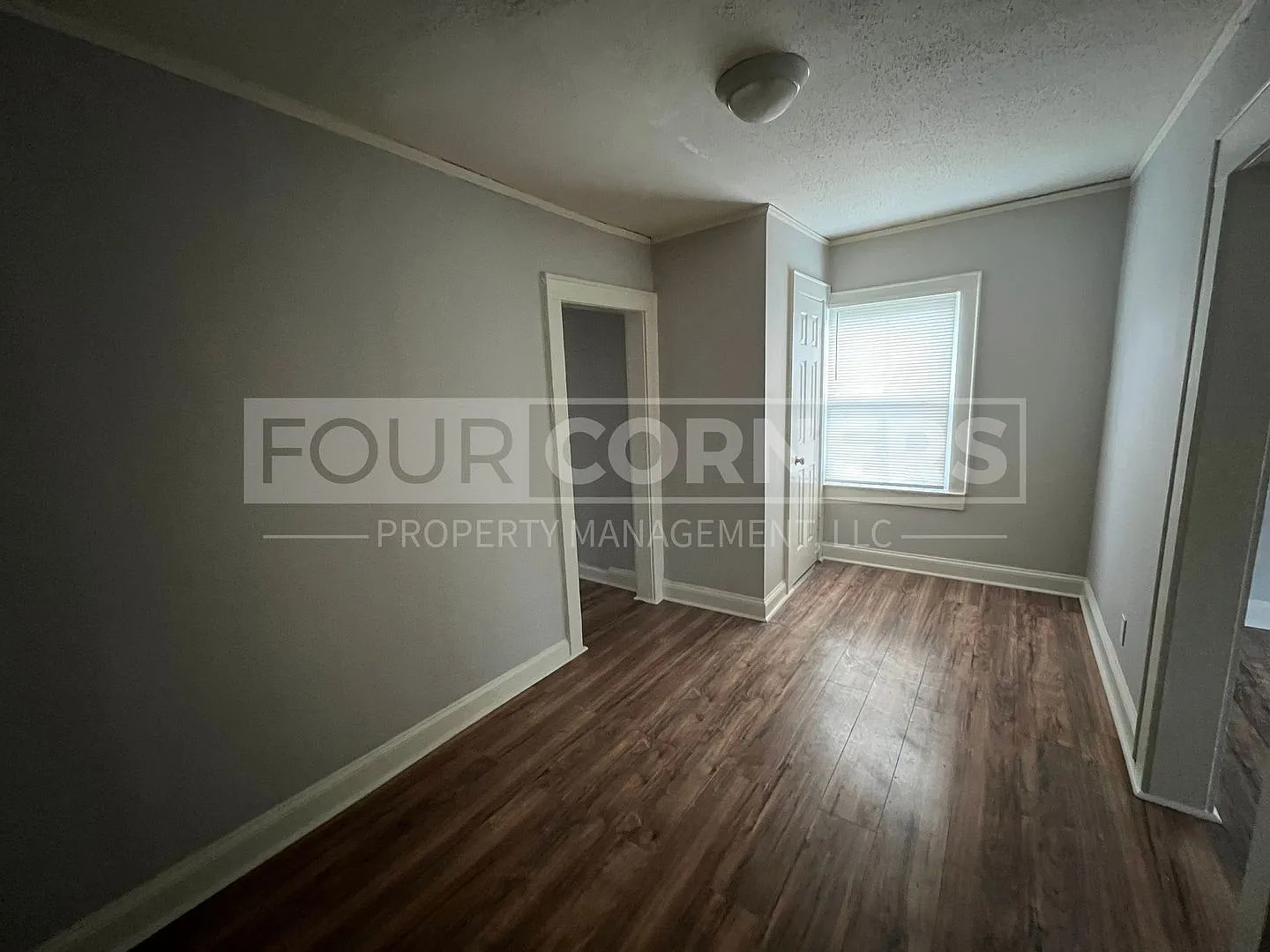 Spacious 1 Bedroom 1 Bath Apartment — Photo 4