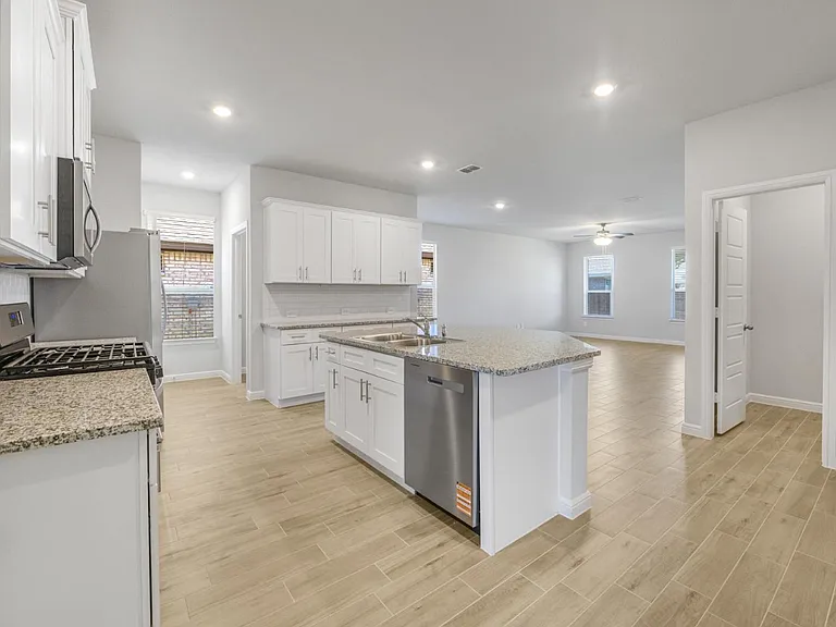 1208 Patti Ln — Photo 2