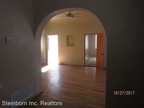 3rd image of 620 W Organ Ave