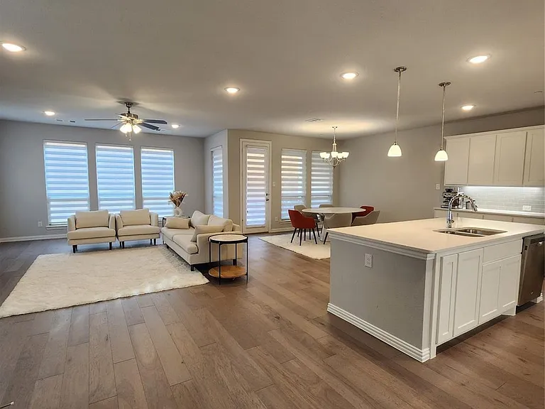 3905 Lady Bettye Dr — Photo 2
