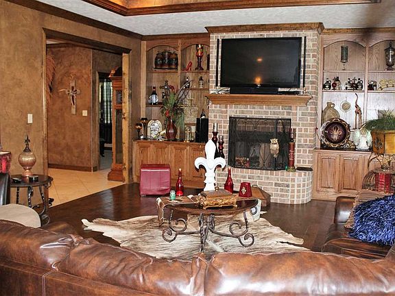 3rd image of 10275 Ashford Chase Dr