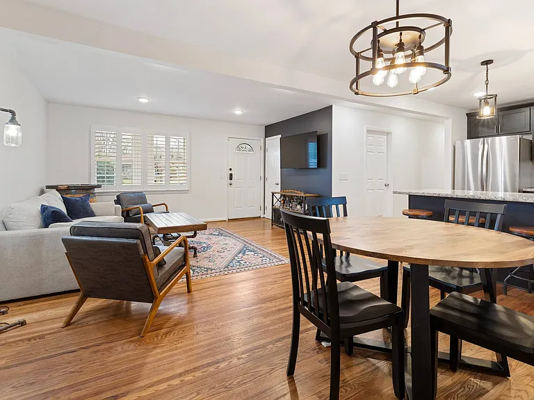 208 Hardison Ave — Photo 8