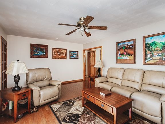 5th image of 924 Afton St