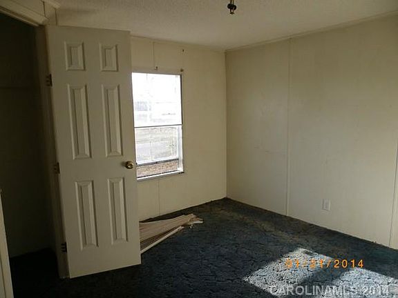 5th image of 2543 Oakwood Cir