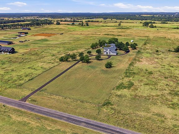 4th image of 705 Club Lake Rd