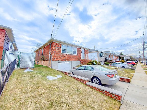 4th image of 204 Amber St