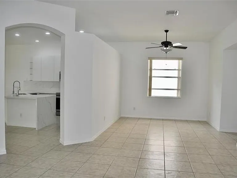 19496 S Whitewater Ave — Photo 6