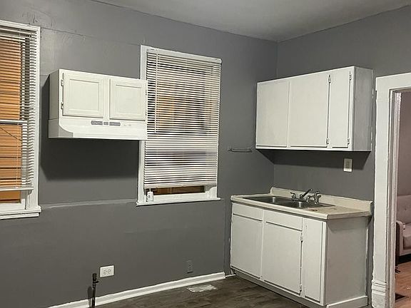 4th image of 5323 S Emerald Ave #4A