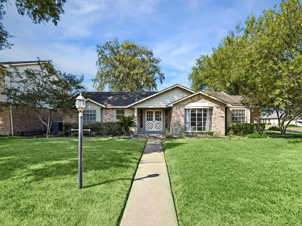 11302 Brighton Ln, Meadows Place, TX 77477