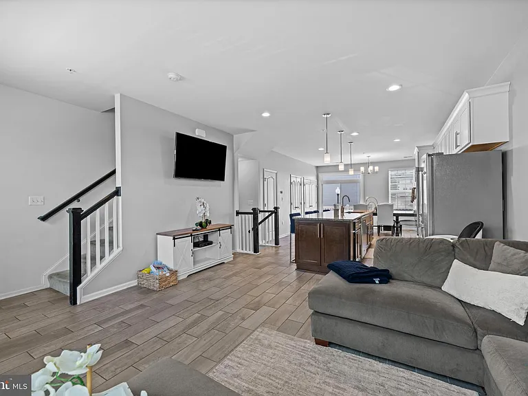 10607 Meridian Hill Way — Photo 4