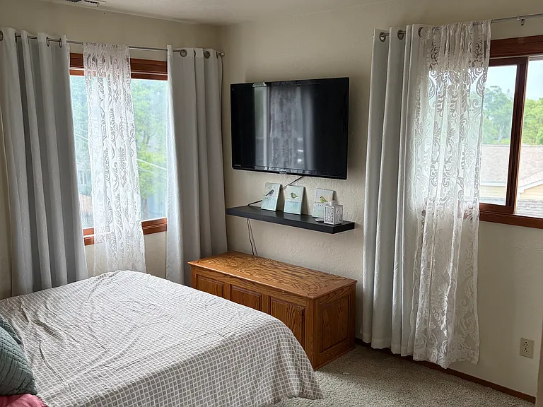 421 Forest Dr — Photo 2