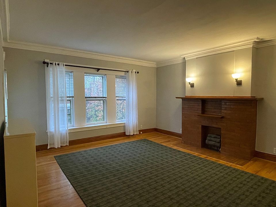 Living room pic1