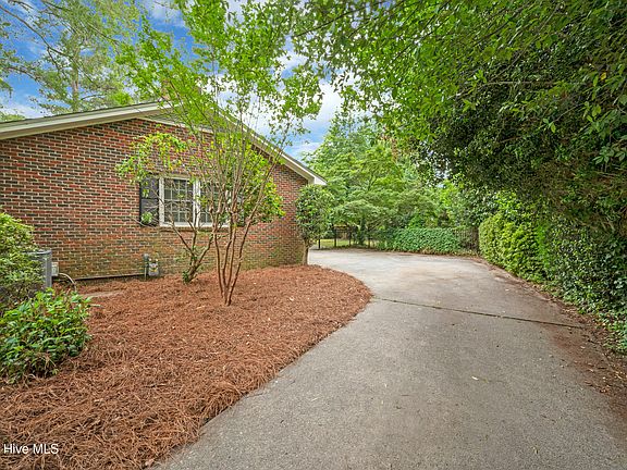 5th image of 102 Lord Ashley Drive