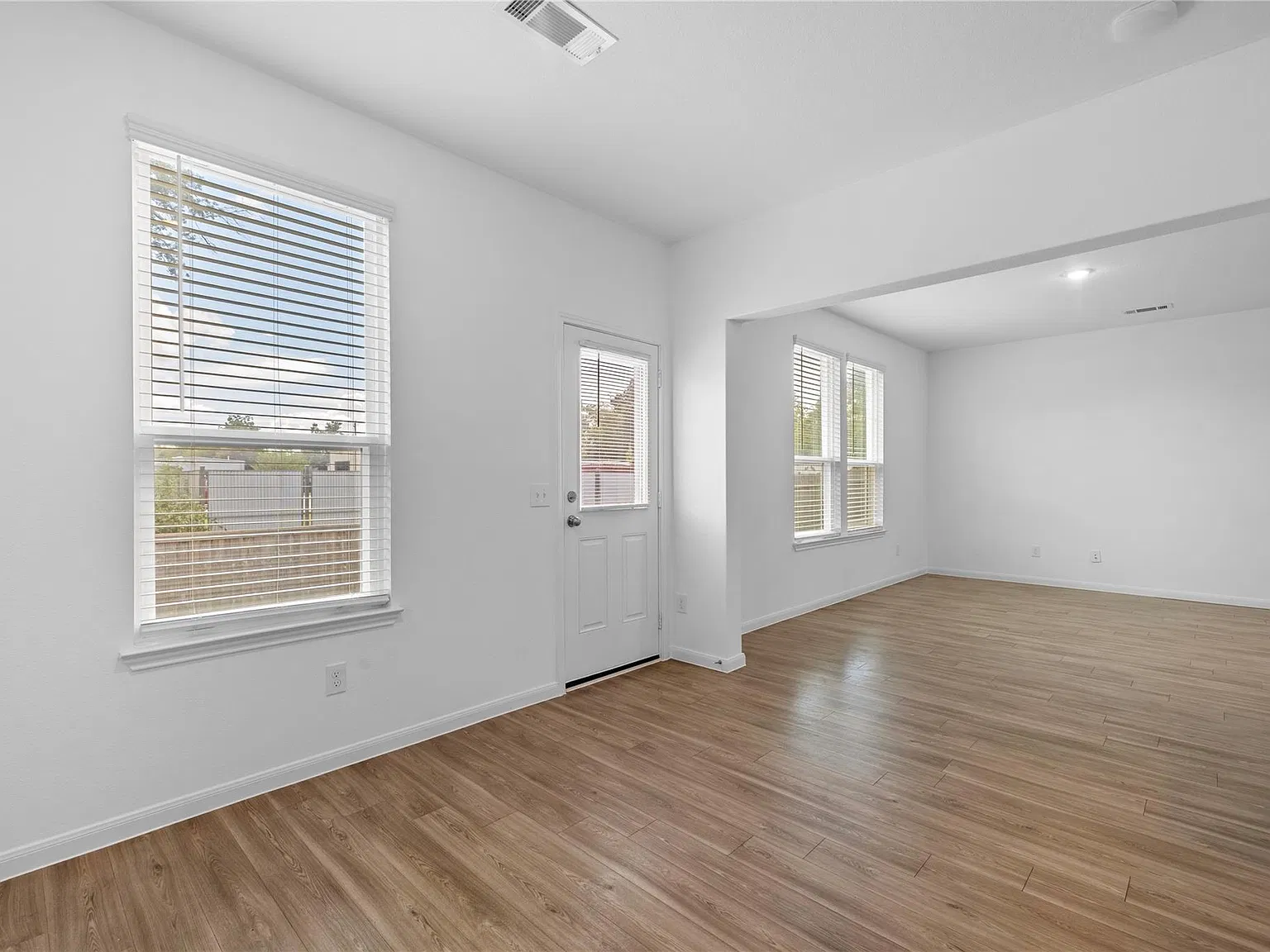 4 bed, 2.5 bath, 1900 sqft, $2,350 — Photo 4