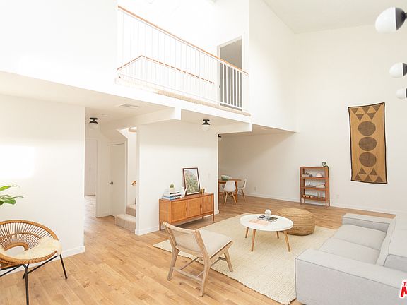 2nd image of 2237 Carlyle Pl