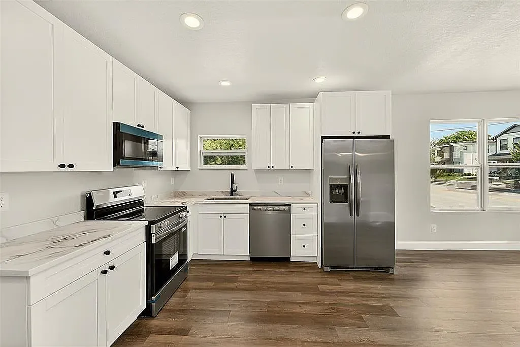 6 bed, 2790 sqft, $7,500 — Photo 3