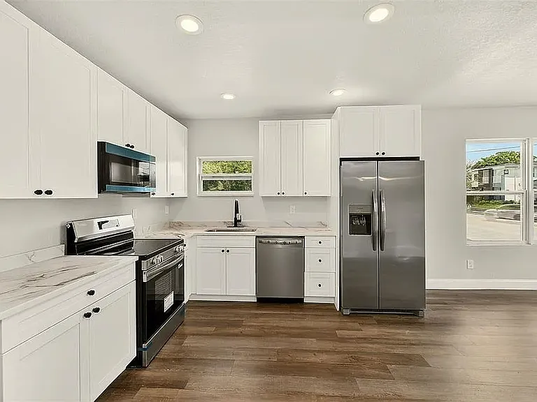 206 N Macdill Ave — Photo 3