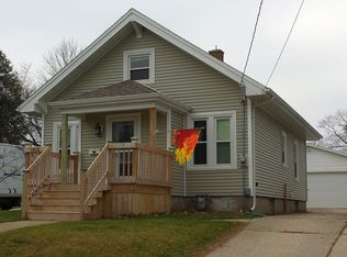 1410 S 14th St, Manitowoc, WI 54220