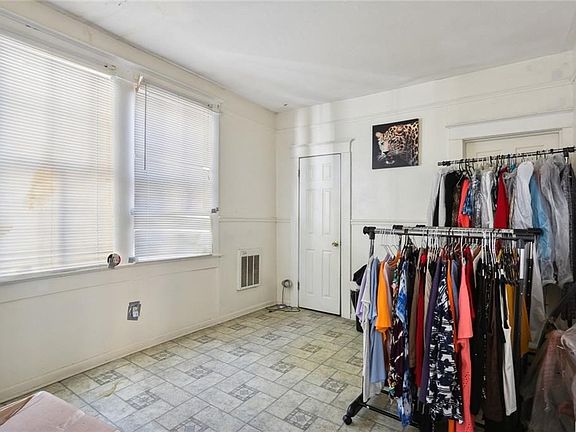 2nd image of 4418-20 Dhemecourt St