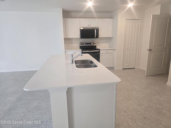 3rd image of 971 SW Richmond Cir SW