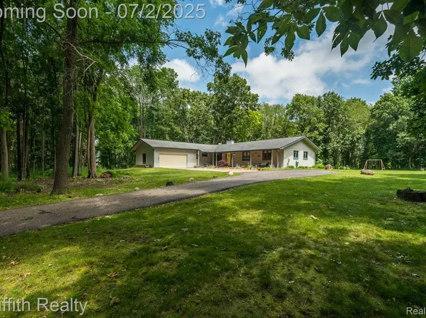 2035 Hunter Rd, Brighton, MI 48114