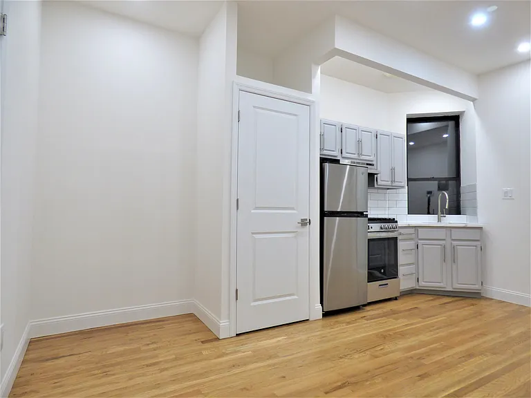 304 E 91st St #2B — Photo 6