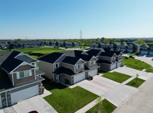 9232 Peregrine Rd, Lincoln, NE 68505