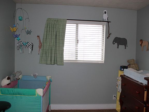 Upstairs+Small+Bedroom+02_07052016