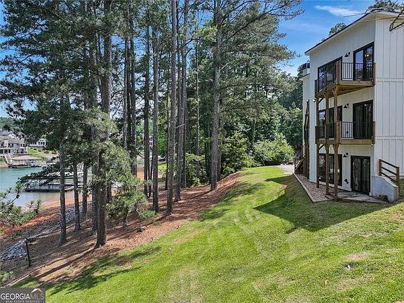 2nd image of 2040 Ridge Rd